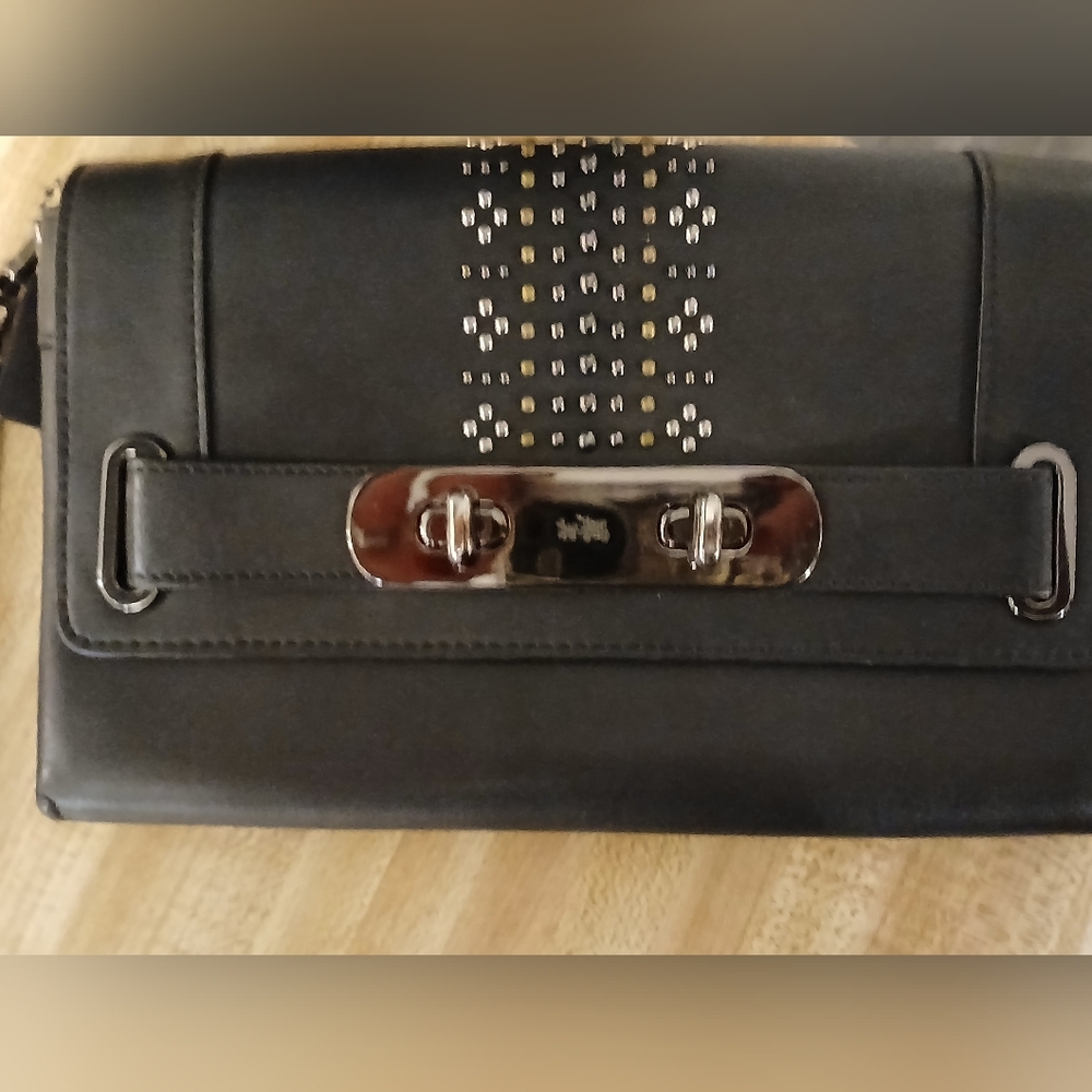 SOLD DO NOT BUT Coach Swagger Black Wristlet LIKE NEW & STUNNING - Picture 8 of 10